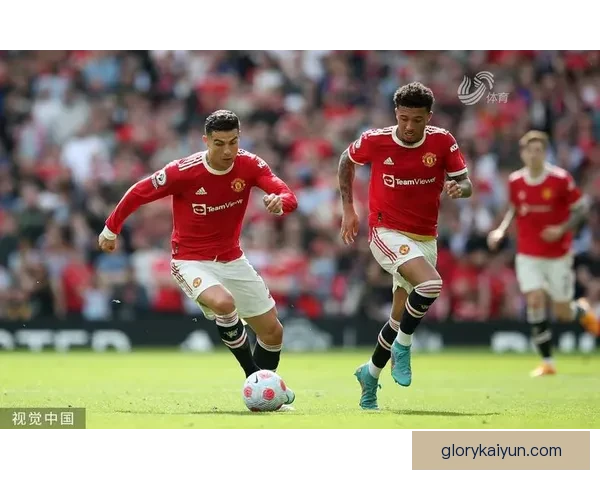 C罗在欧冠淘汰赛中斩获帽子戏法，展现卓越竞技状态