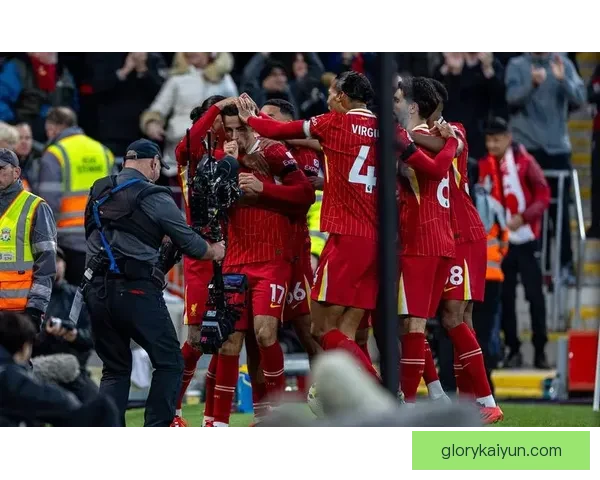 英超强队排行：曼城利物浦领跑，争冠格局走势清晰